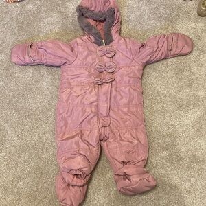 Snow suit size 3-6 months